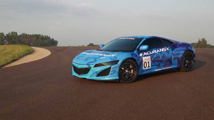 Το νέο NSX θα πιάνει τα 0-100 χλμ./ώρα σε περίπου 4 δλ., μέσω ενός διπλού συμπλέκτη (DCT), ενώ θα προορίζεται τόσο για πίστες και όσο και για τον δρόμ